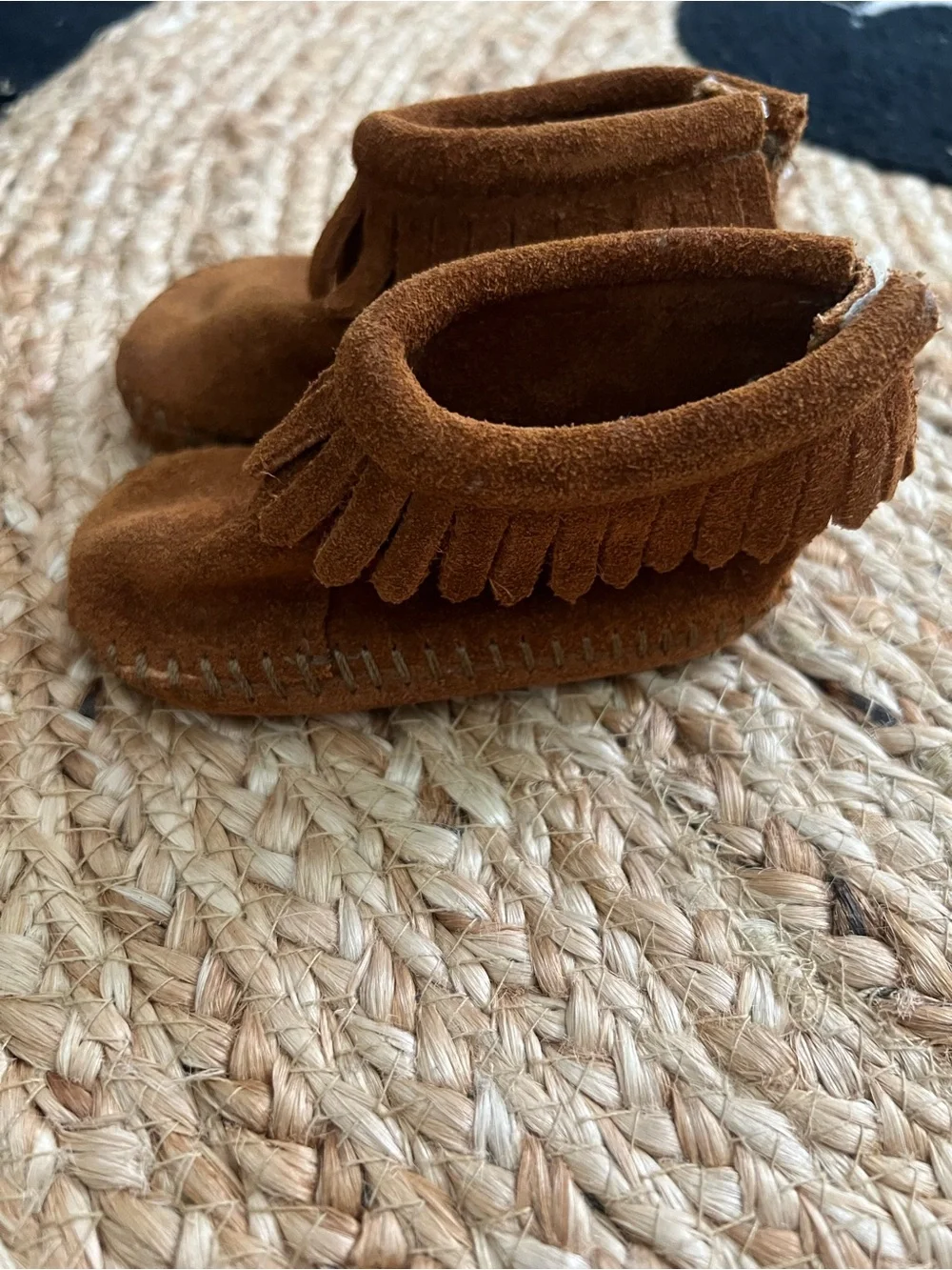 Minnetonka baby unisex genuine Brown Suede Fringe Moccasins no flaws size 2